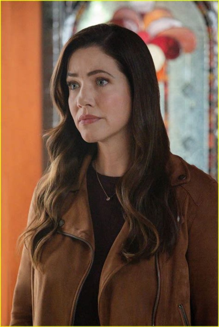 Picture of Julie Gonzalo in Christmas with the Kranks juliegonzalo