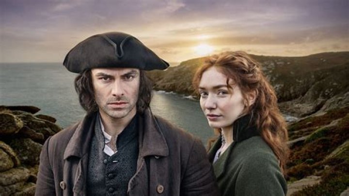 Poldark's Eleanor Tomlinson and onscreen brother Harry Richardson kiss