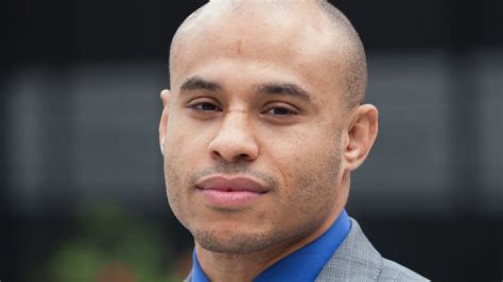 Polisen i Las Vegas Ali Abdelaziz slog Abe Kawa med knuten n&auml;ve