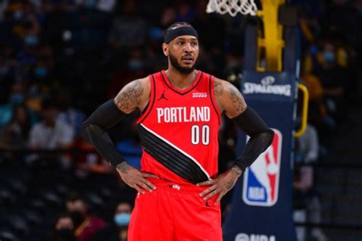 Portland Trail Blazer Carmelo Anthony surprises Maryland mom with new