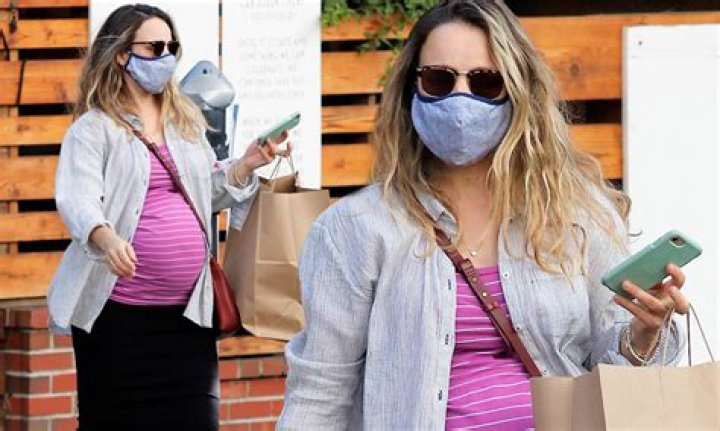 Pregnant Rachel McAdams Takes Stroll with Boyfriend Jamie Linden