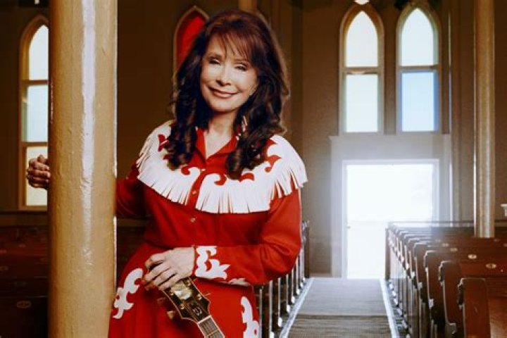 Pressroom COUNTRY STARS ON THE ICONIC LORETTA LYNN.
