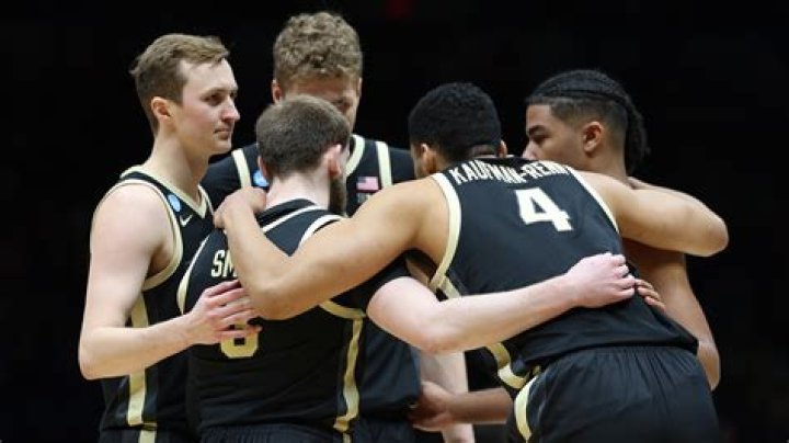 Purdue basketball's Zach Edey gets superstar send off on senior day