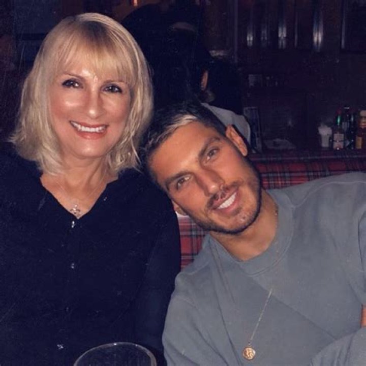 Quick Celeb Facts Chris Appleton Age, Wife, Kids, Partner, Gay