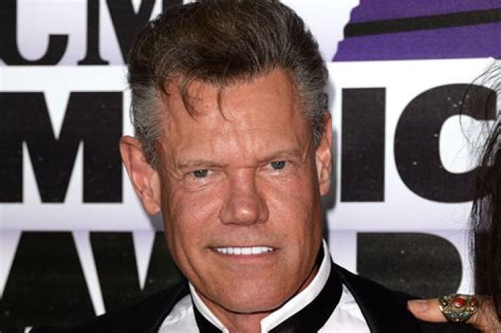Randy Travis undergoes heart surgery