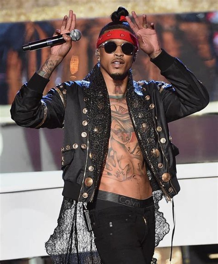 Report Singer August Alsina Flashed a Gun at Fans