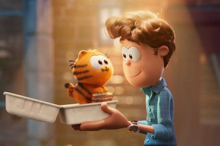 Review Garfield's the bright spot in a murky 'Silver Lake'