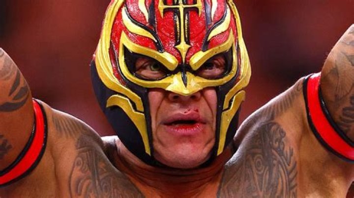 Rey Mysterio Real Name, Age, Height, Weight, WWE, Career, Wife, Son