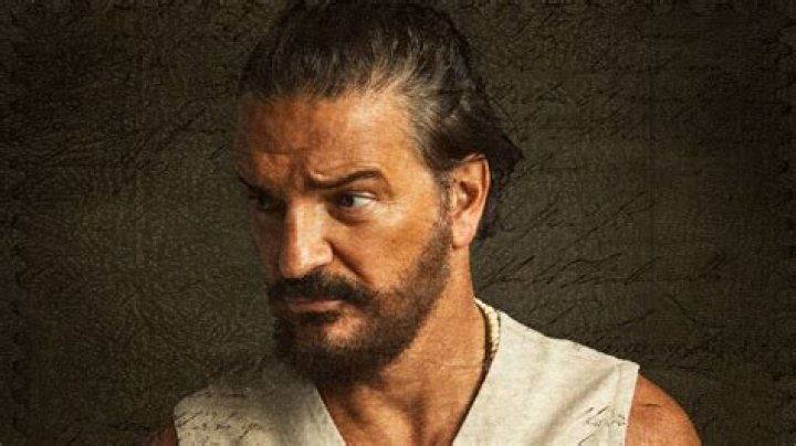 Ricardo Arjona cautiva a sus fans al posar sin camisa y con "sus mangos"