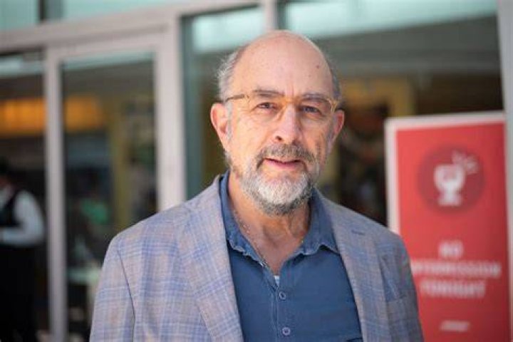 Richard Schiff Says He's Been 'Taken Off Oxygen' amid Hospitalization