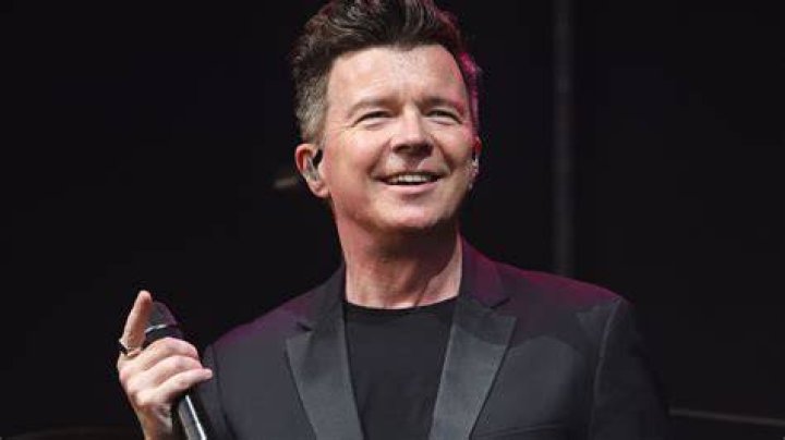 Rick Astley to play free concert for NHS workers