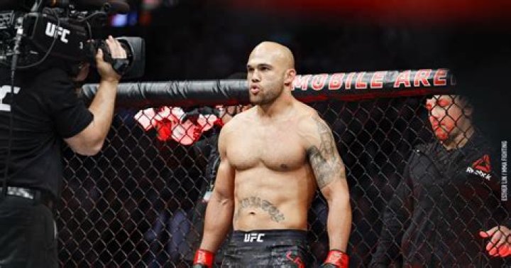 Robbie Lawler steps in to face Neil Magny on Aug. 29 after Geoff Neal