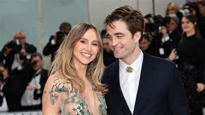 Robert Pattinson Bio, Net worth, Height, Body, Girlfriend, Affair