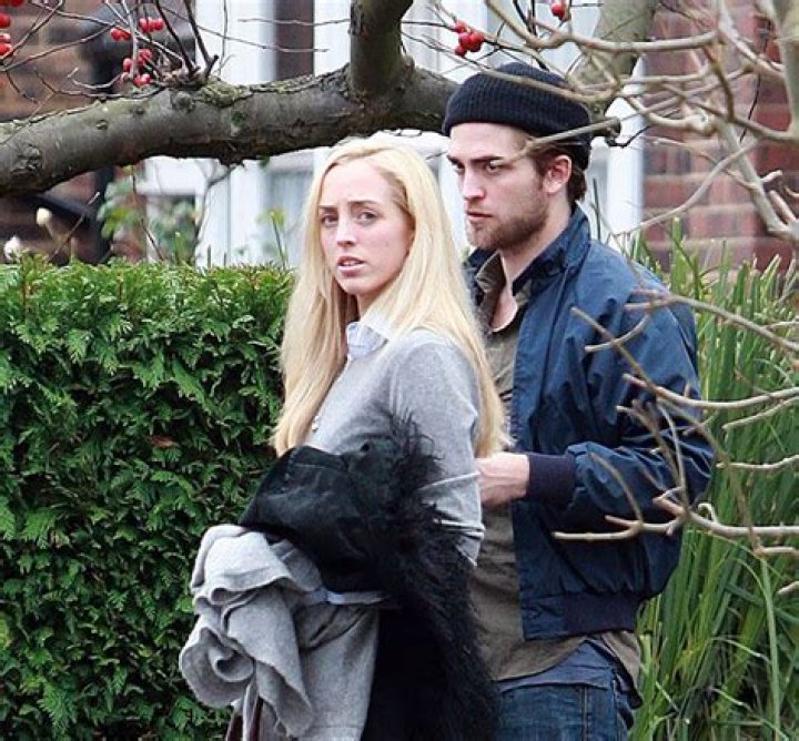 Robert Pattinson With His Sister Lizzy Robert pattinson, Celebrity