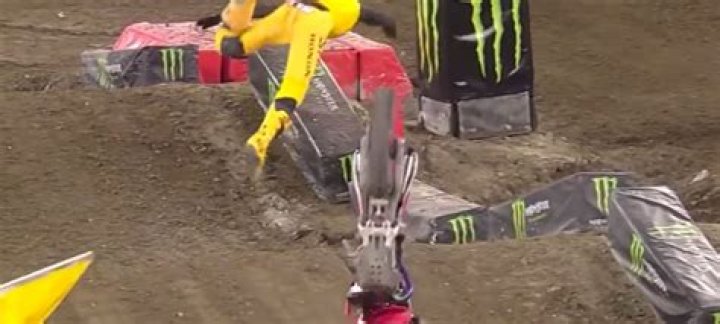 Roczen has compound fracture of his arm MotoHead