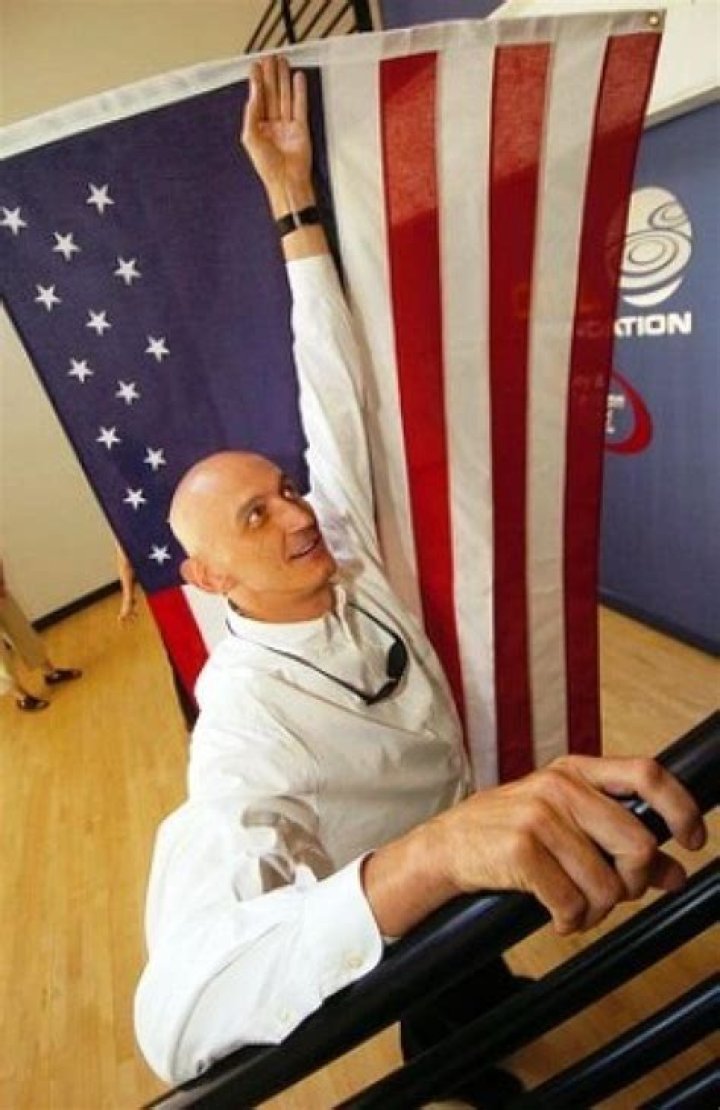 Rodger McFarlane dies at 54; gayrights activist established first AIDS