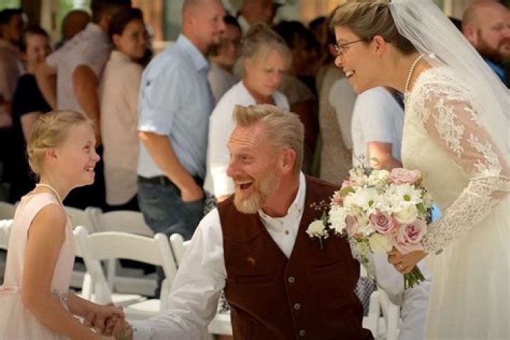 Rory Feek's Daughter Hopie Marries Fianc&eacute;e Wendy
