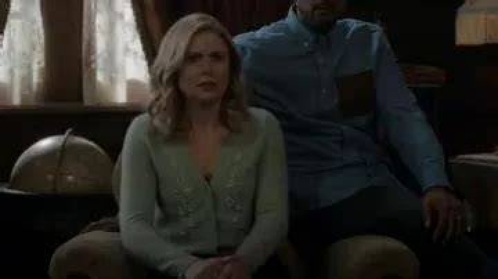 Rose McIver Net Worth 2023 Wiki, Married, Family, Wedding, Salary