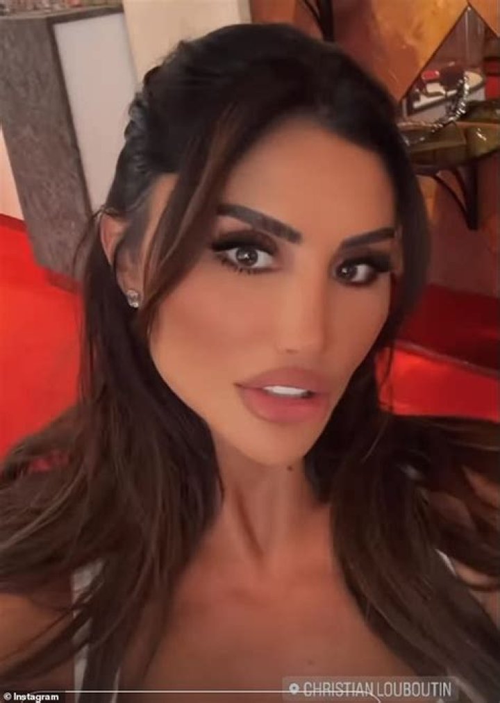 Rude model Osman brags about being &lsquo;Instagram famous plane lady