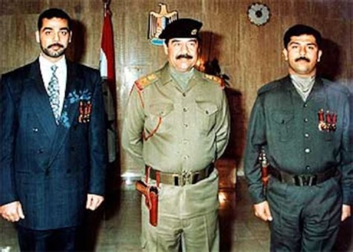 Sadam Husein con sus hijos, Uday y Qusay Internacional EL PAÍS