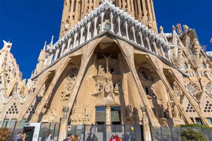 Sagrada Familia Gaud&iacute;'s Masterpiece &mdash; Passports