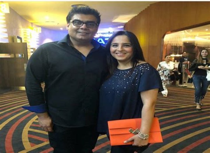 Salman Iqbal Celebrates His Birthday With His 1st Wife Reviewit.pk