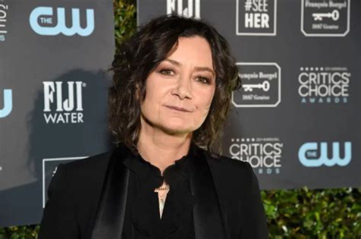 Sara Gilbert Net Worth, Salary, Age, Height, Weight, Bio, Family, Career