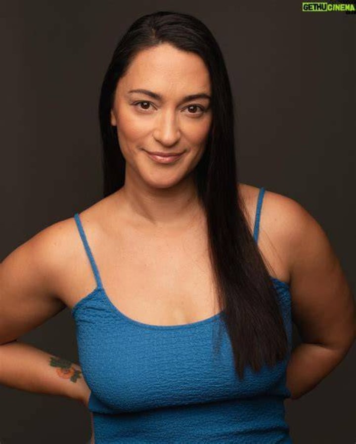 Sara Tomko's Curves are still Extraterrestrial! (Resident Alien) r