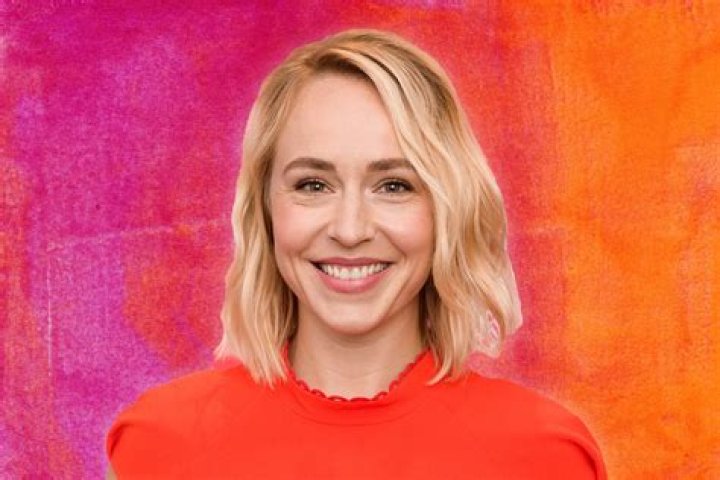 Sarah Goldberg Net Worth, Bio, Height, Family, Age, Weight, Wiki 2024