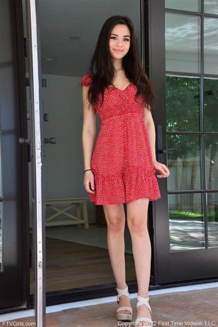 Scarlett Alexis 9GAG
