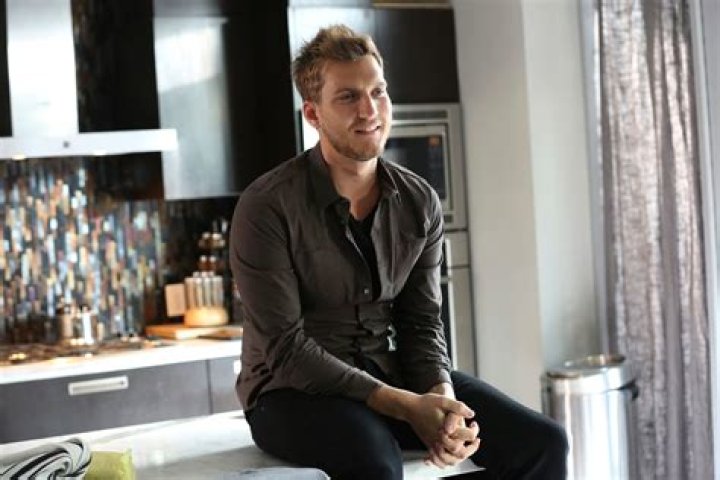Scott Michael Foster Biography, Age & Girlfriend mrDustBin