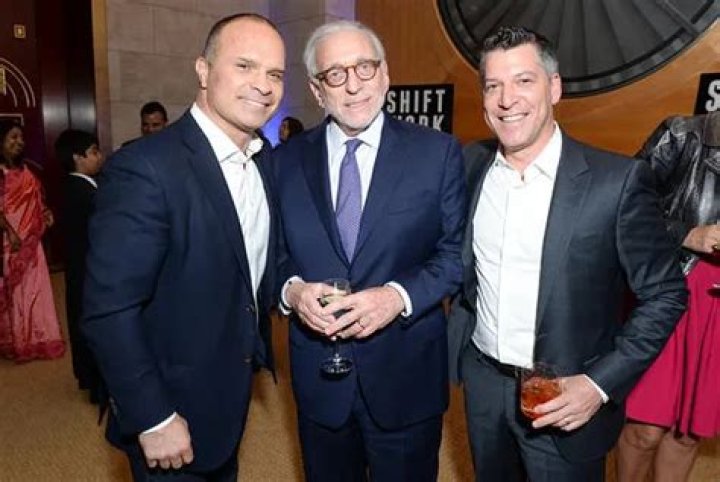 Scott Wapner Bio, Age, Family, Married, Net Worth and CNBC Career