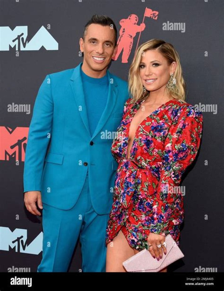 Sebastian Maniscalco Wife Lana Gomez Facts About the Painter