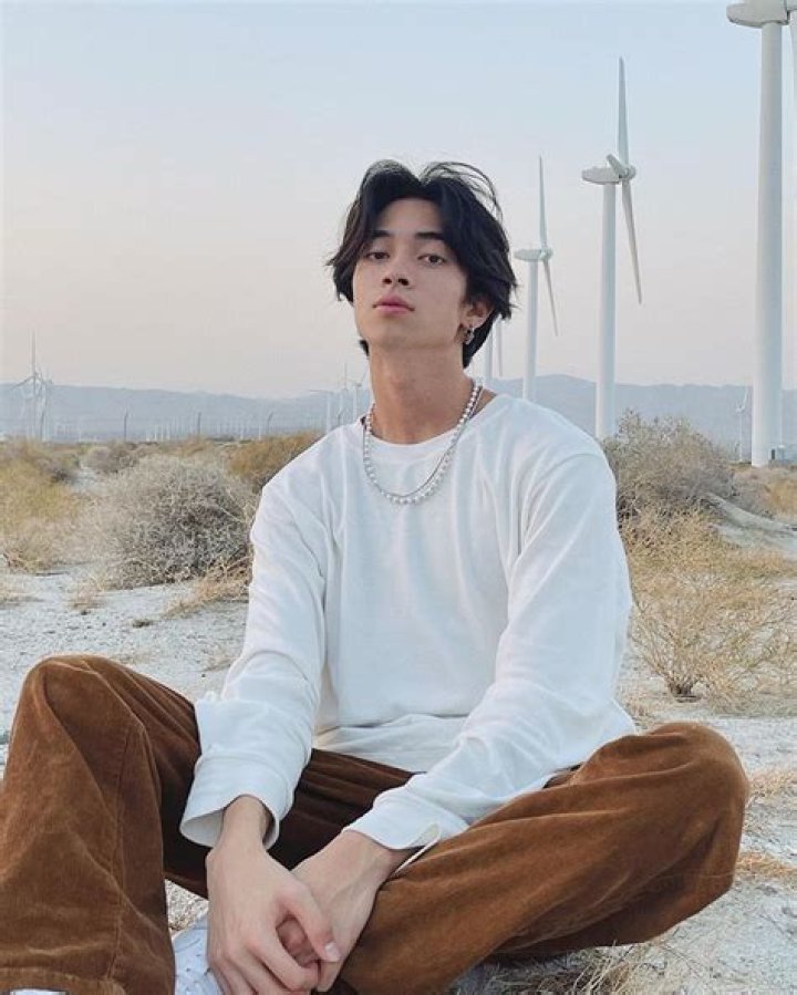 Sebastian Moy Biography, Wiki, Age, Boyfriend, Net Worth And More
