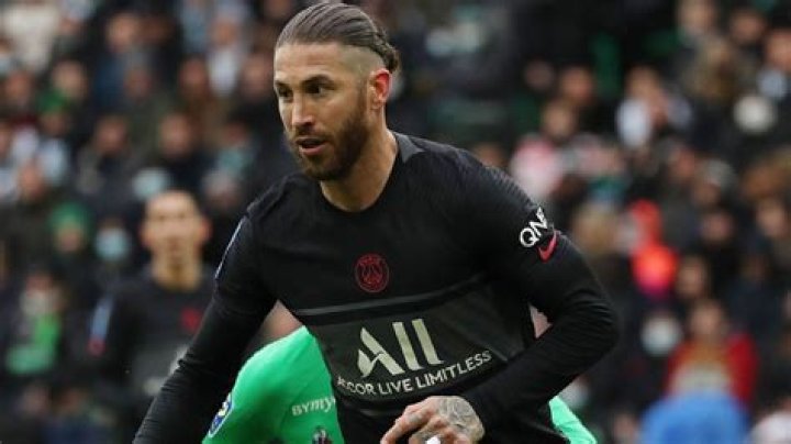 Sergio Ramos tem prazo para voltar a treinar com o PSG, mas estrela