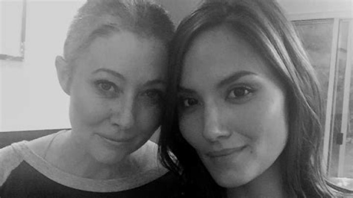 Shannen Doherty shaves head in cancer battle