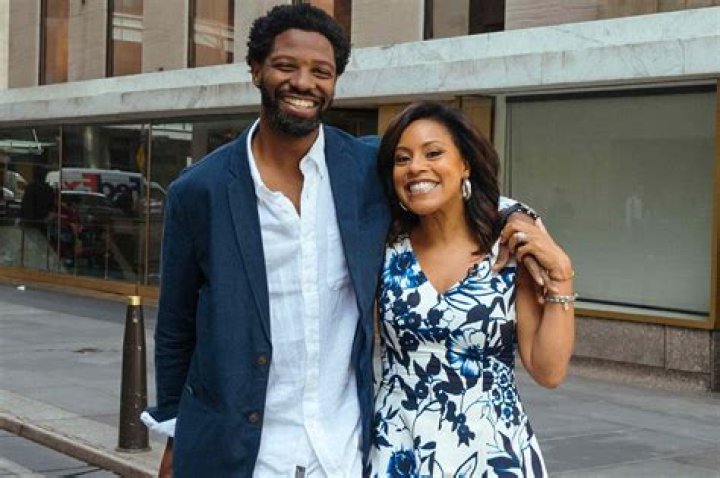 Sheinelle Jones's Instagram, Twitter & Facebook on IDCrawl