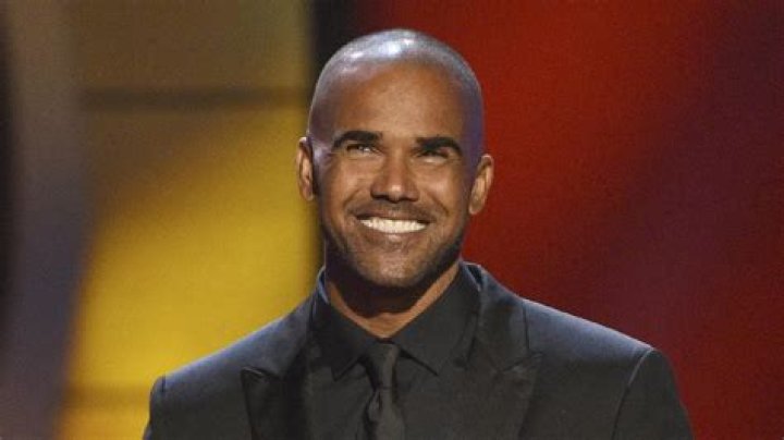Shemar Moore shows off his buff body as he's fawned over by bikini