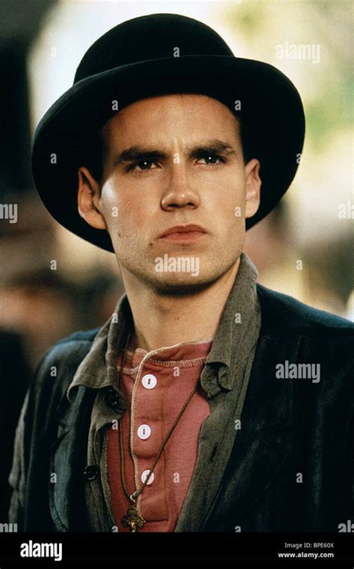 SHON GREENBLATT NEWSIES; NEWSBOYS (1992 Stock Photo, Royalty Free Image