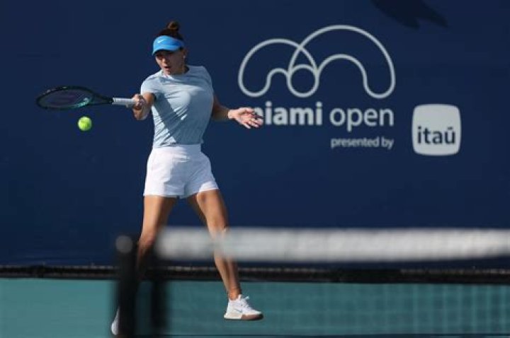 Simona Halep nu se poate rupe total de Toni Iuruc. Acesta este foarte