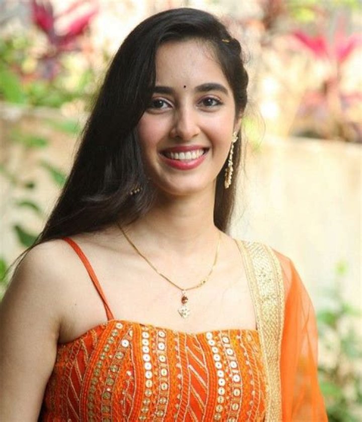 Simrat Kaur Wiki, Height, Age, Boyfriend, Family, Biography & More