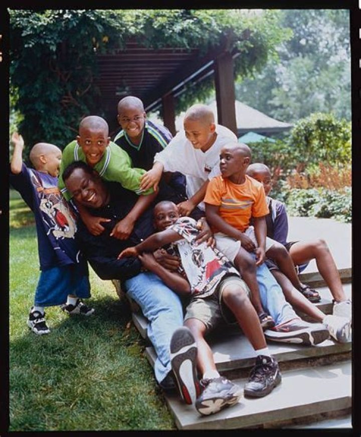 Singer Luther Vandross with His Nephews Singer Luther Vandross with His