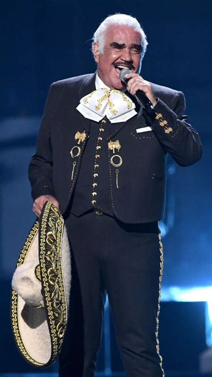 Singer Vicente Fernandez apologises after video of him 'touching fan's