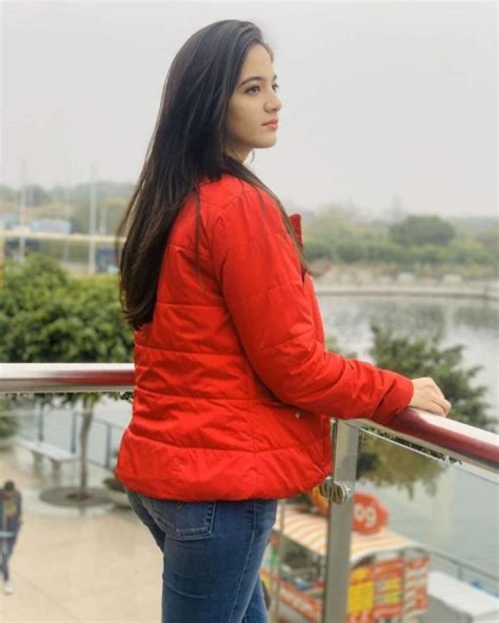 Siya Kakkar Age, Height, Weight, Boyfriend, Net Worth, Bio, 2022