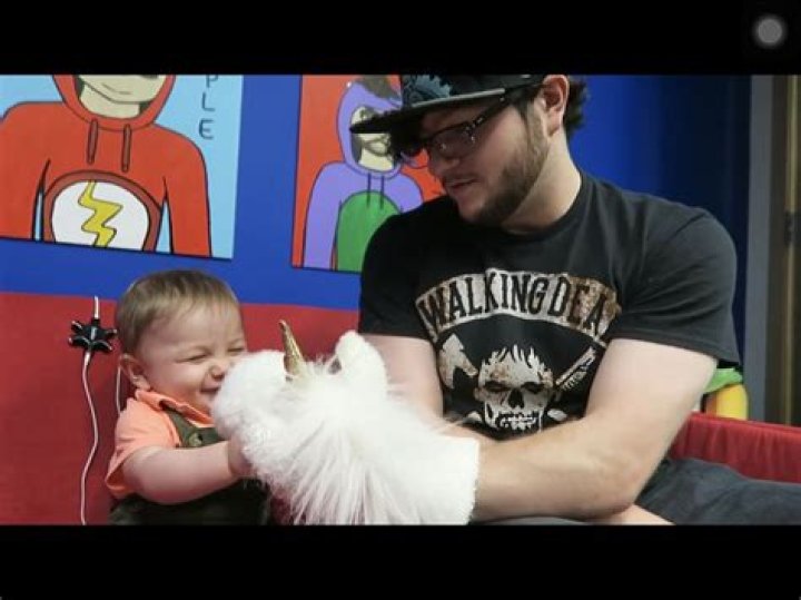 Skydoesminecraft and his son, DJ Baby Mason! Skydoesminecraft, Mens