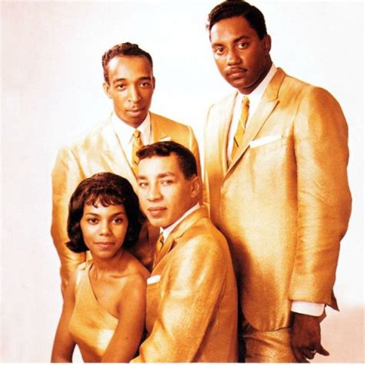 Smokey Robinson Singer Motown soul Music Claudette Robinson and Berry