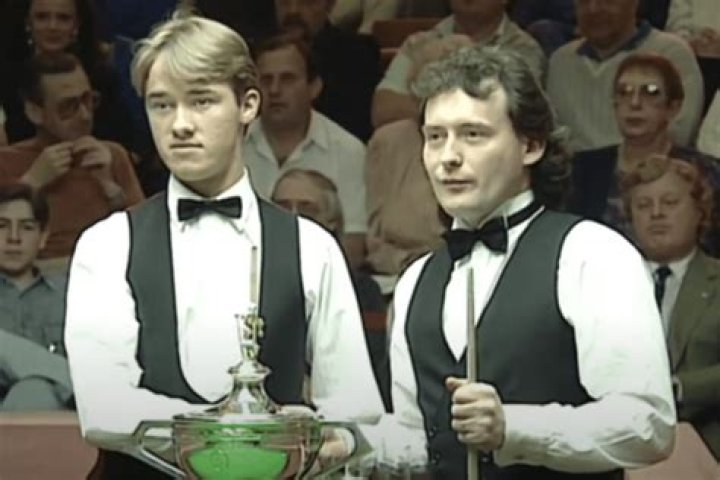 Snooker champ Stephen Hendry mystified pals after posting snap of