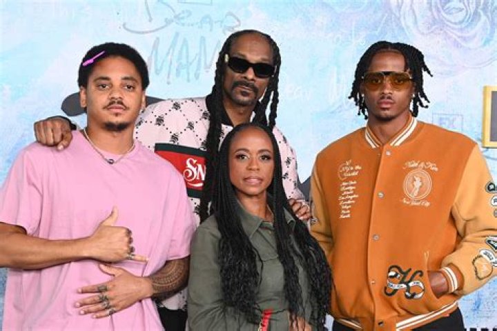 Snoop Dogg&rsquo;s son fourstar wide receiver Cordell Broadus picks UCLA