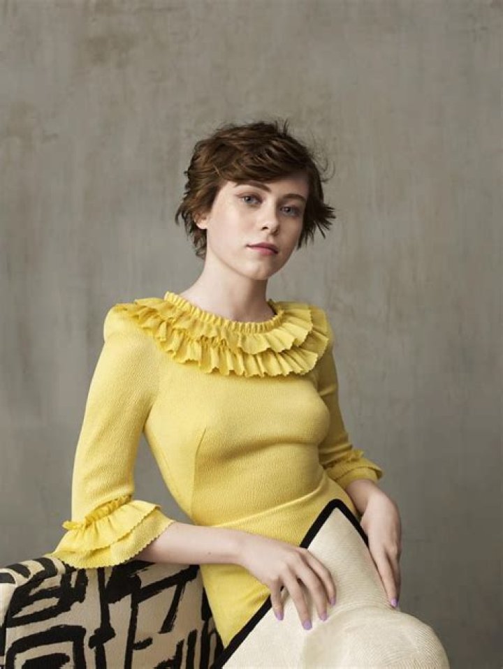 Sophie Lillis is looking good Girl Celebrity Queen sophia, Women