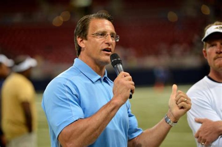 St. Louis TV and radio personality, John Brown, signs off today News